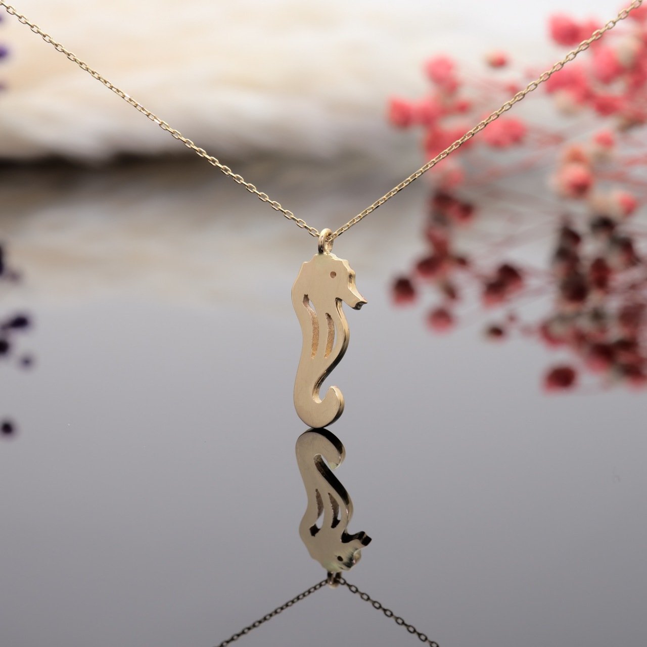 14 Ayar Altın Deniz Atı Kolye