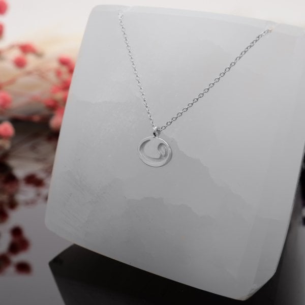 14 Ayar Altın Vav Harfli Kolye