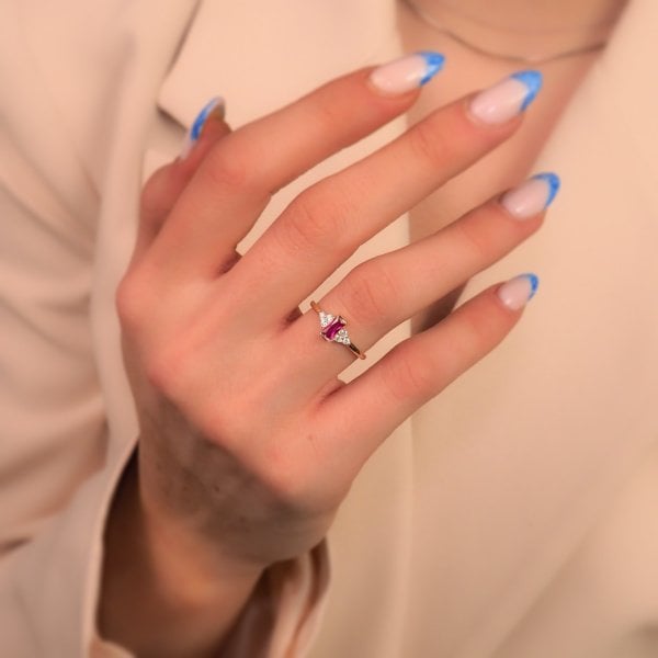 14 Ayar Altın Renkli Taşlı Yüzük