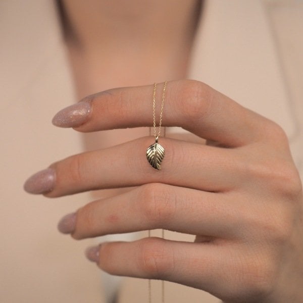 14 Ayar Altın Yaprak Kolye