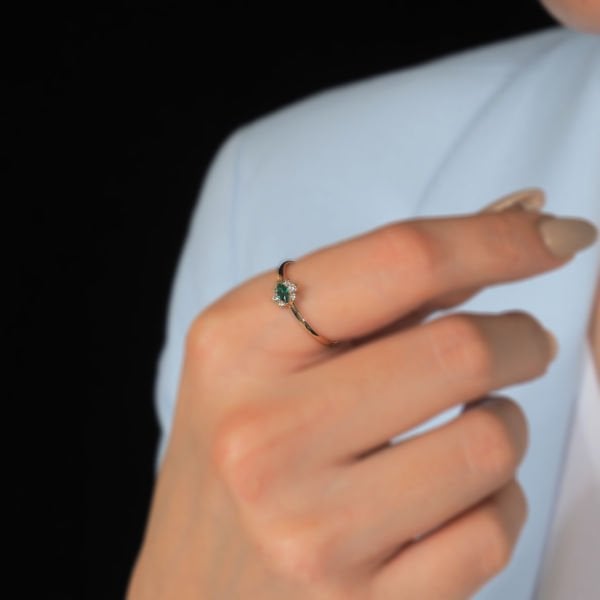 14 Ayar Altın Yeşil Taşlı Yüzük