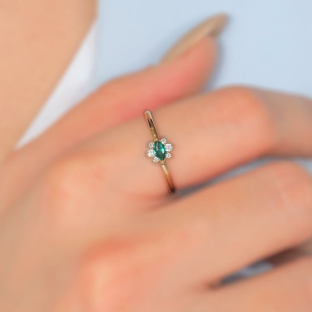 14 Ayar Altın Yeşil Taşlı Yüzük