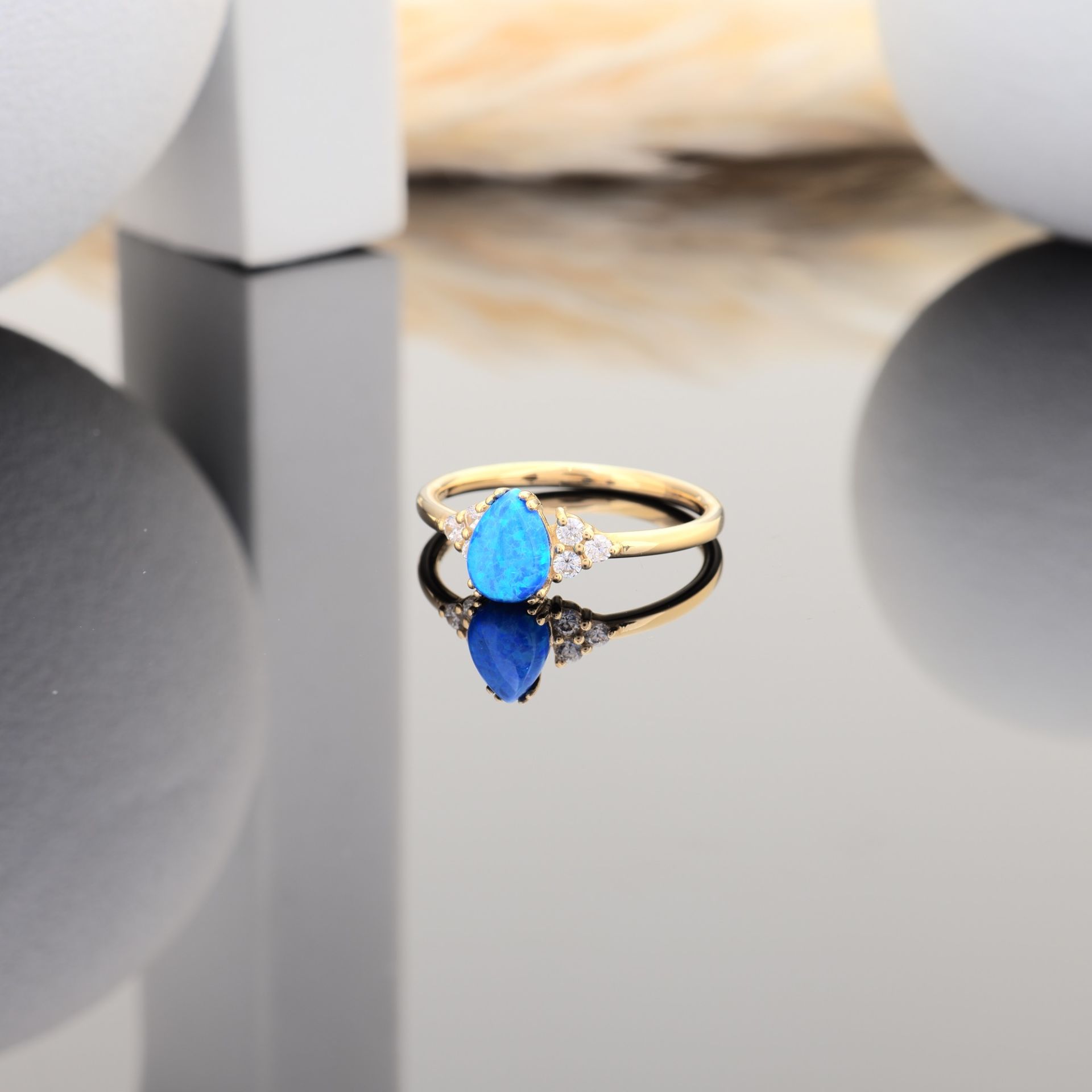 14 Ayar Altın Damla Taşlı Yüzük