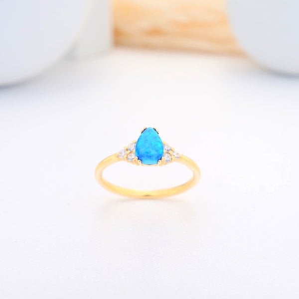 14 Ayar Altın Damla Taşlı Yüzük