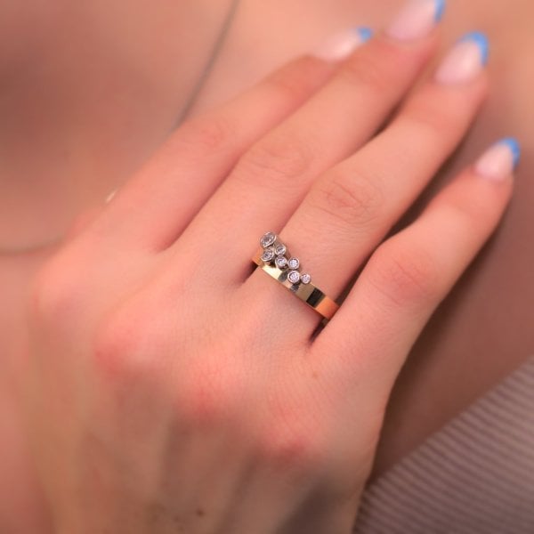 14 Ayar Altın Modern Taşlı Yüzük