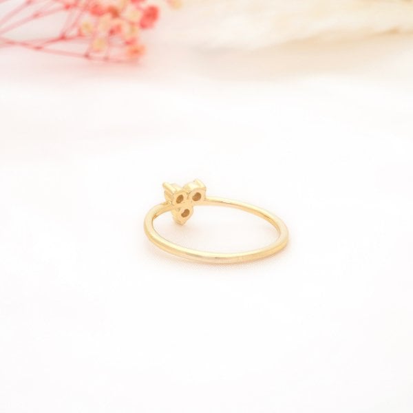 14 Ayar Altın 3 Taş Zarif Yüzük