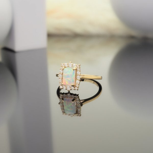 14 Ayar Altın Beyaz Opal Taşlı Yüzük