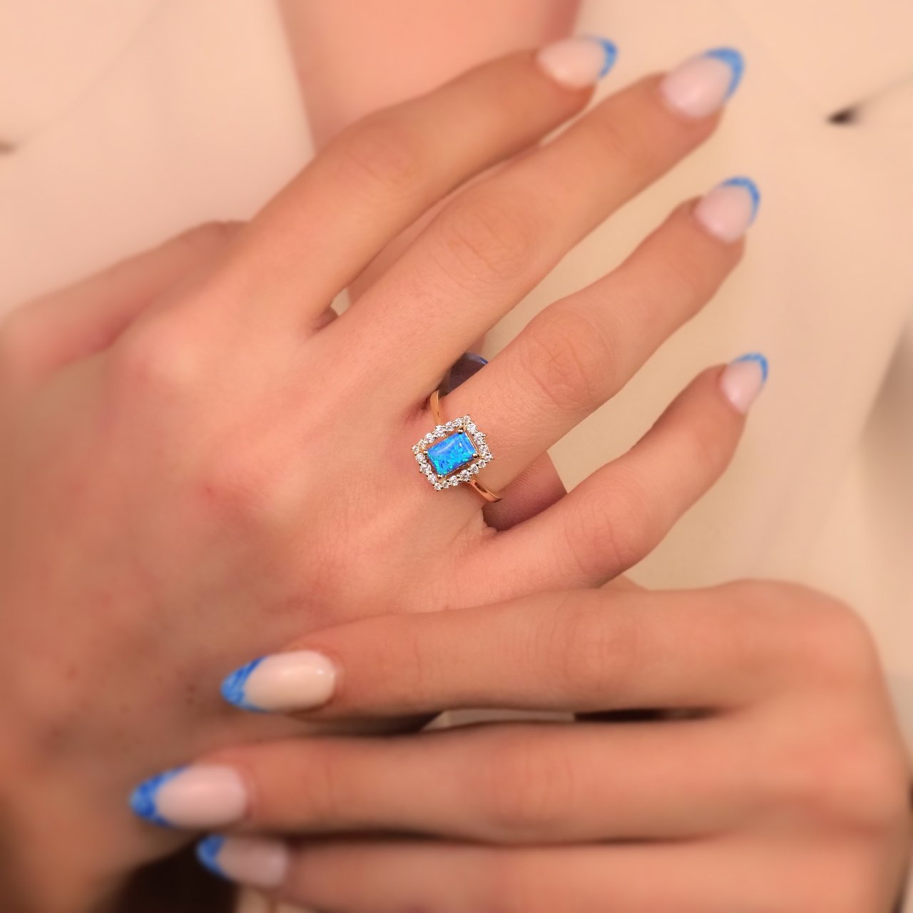 14 Ayar Altın Beyaz Opal Taşlı Yüzük