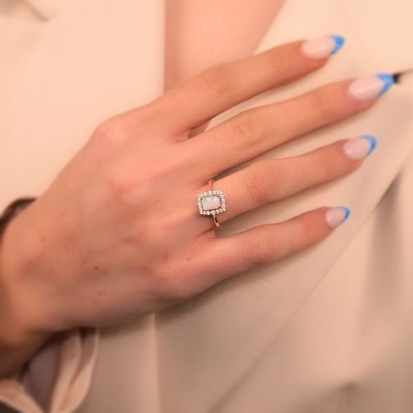 14 Ayar Altın Beyaz Opal Taşlı Yüzük