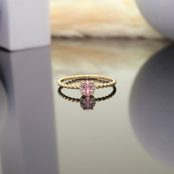 14 Ayar Altın Renkli Taşlı Yüzük