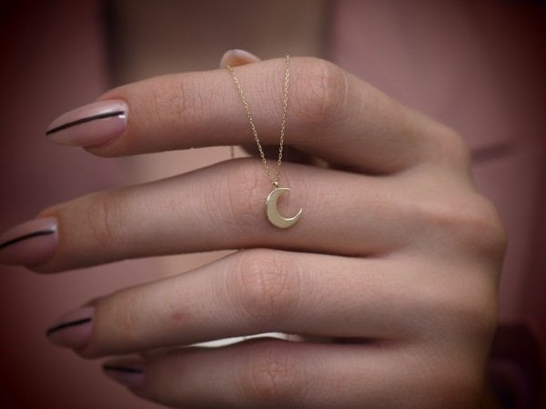 14 Ayar Altın Hilal Kolye