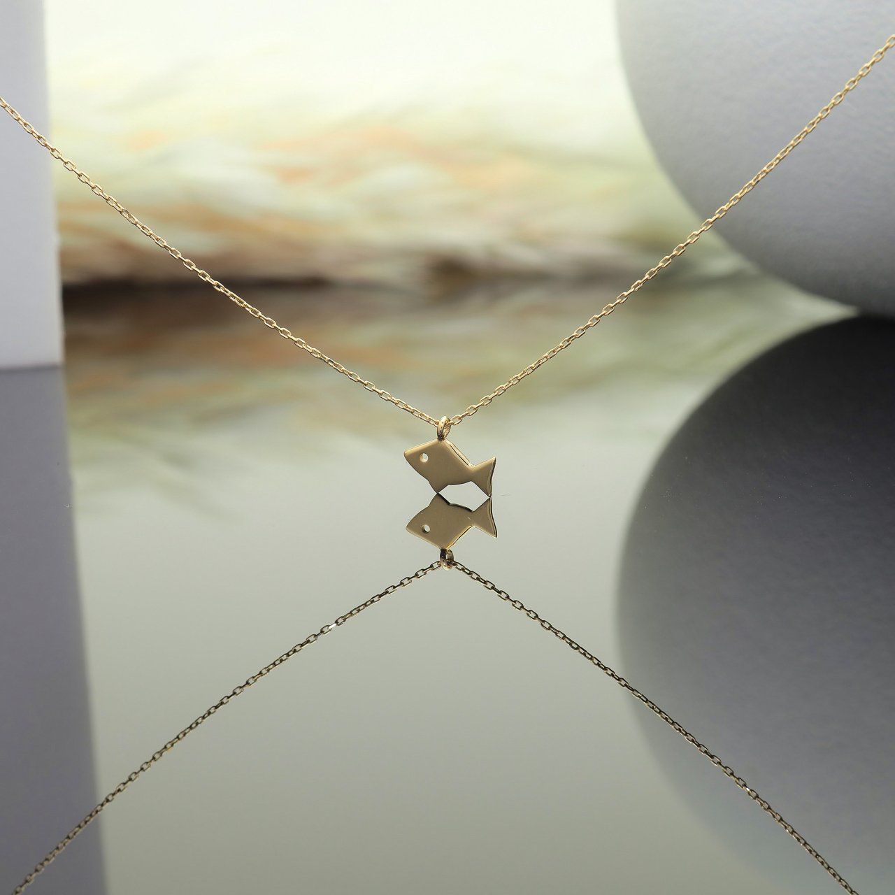 14 Ayar altın Mini Balık Kolye