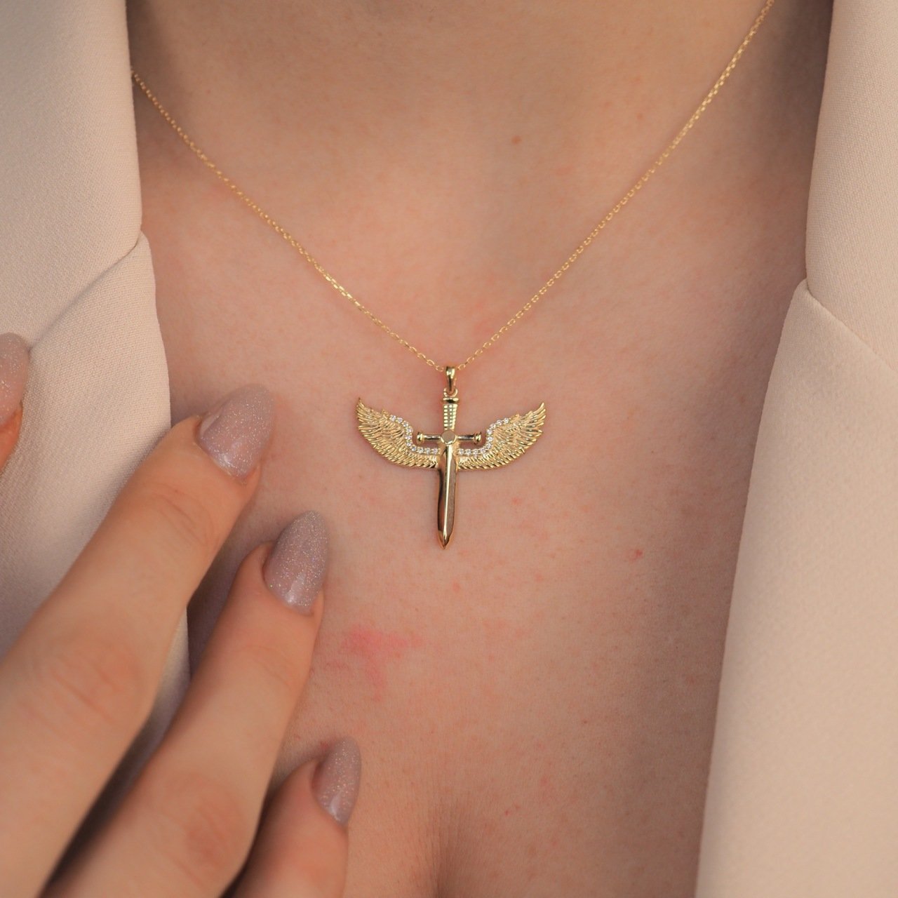 14 Ayar Altın Kanatlı Kılıç Kolye