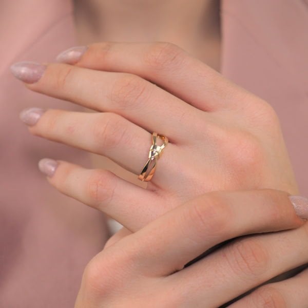 14 Ayar Altın Fiyonk Detaylı Yüzük