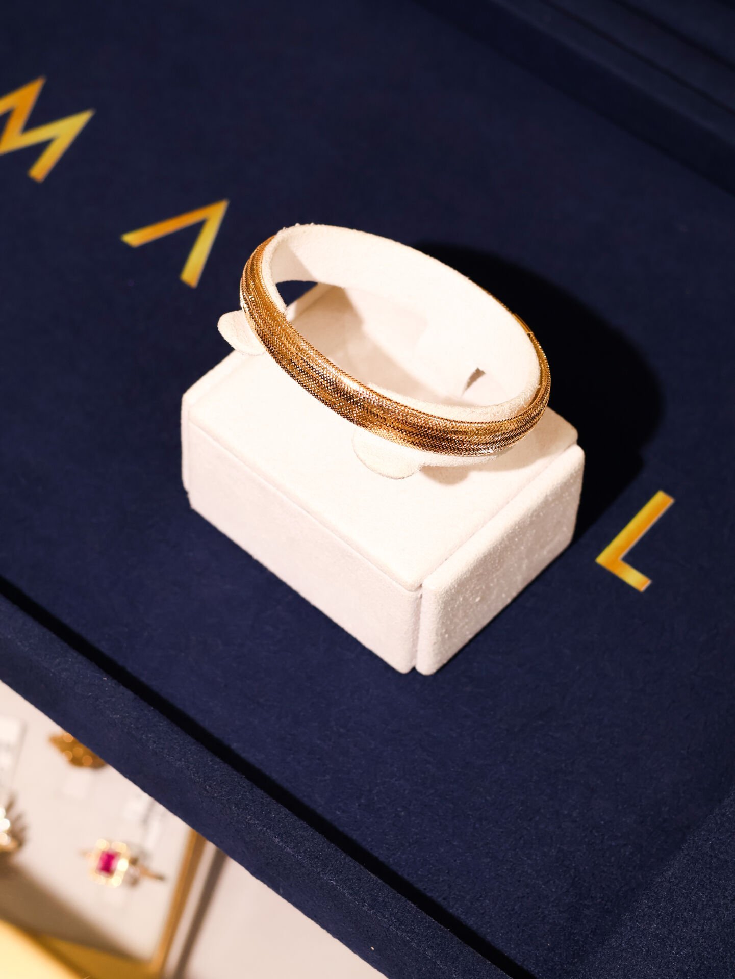 Kalın ve dolgun dokulu 14 ayar altın hasır kelepçe bilezik