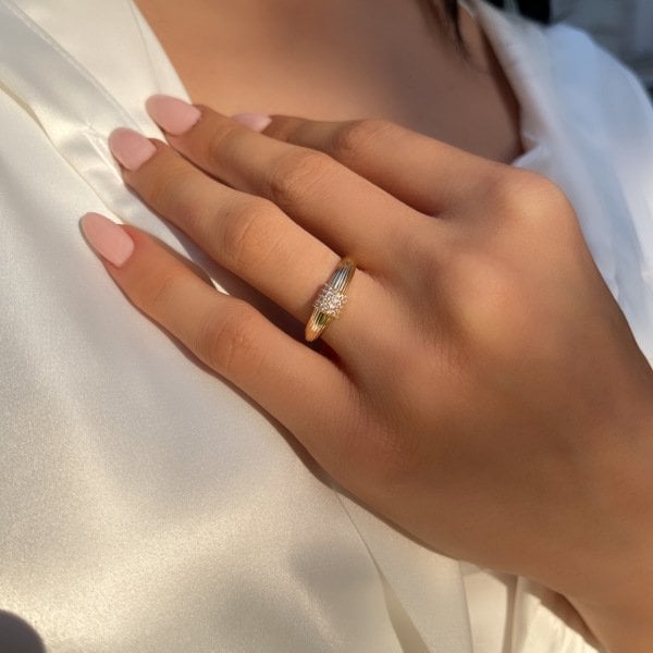 14 Ayar Altın 8 Sıralı Taşlı Yüzük