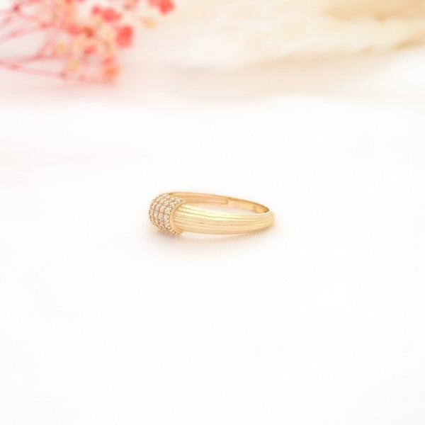 14 Ayar Altın 8 Sıralı Taşlı Yüzük