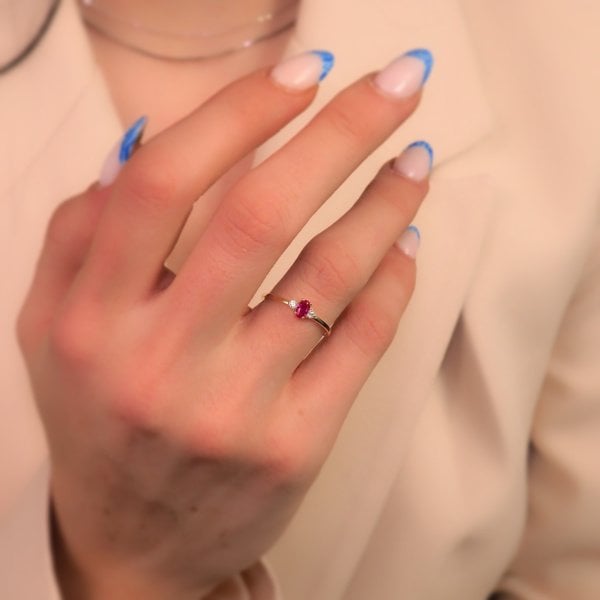 14 Ayar Altın Oval Taşlı Yüzük