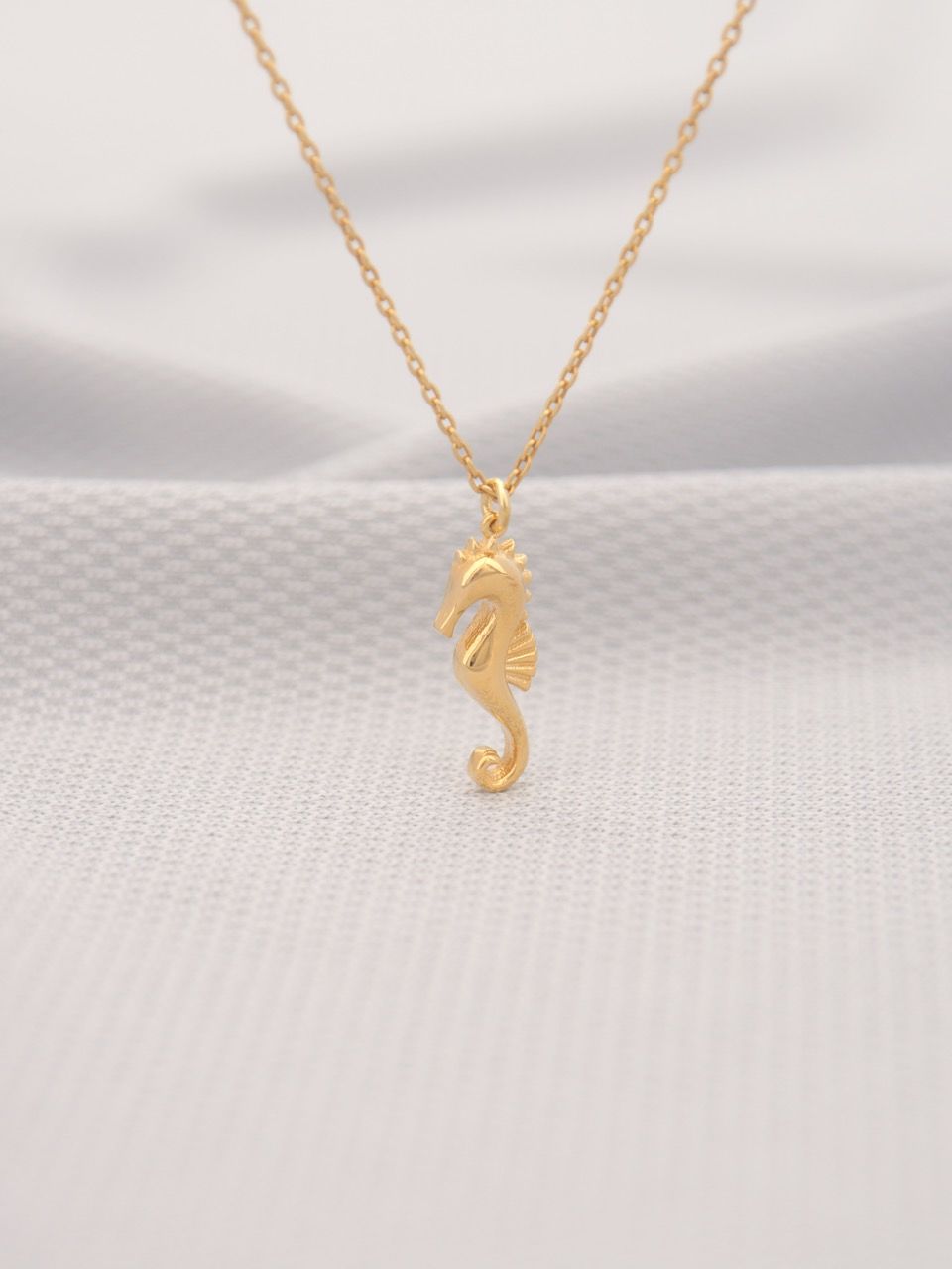 14 Ayar Altın Denizatı Kolye