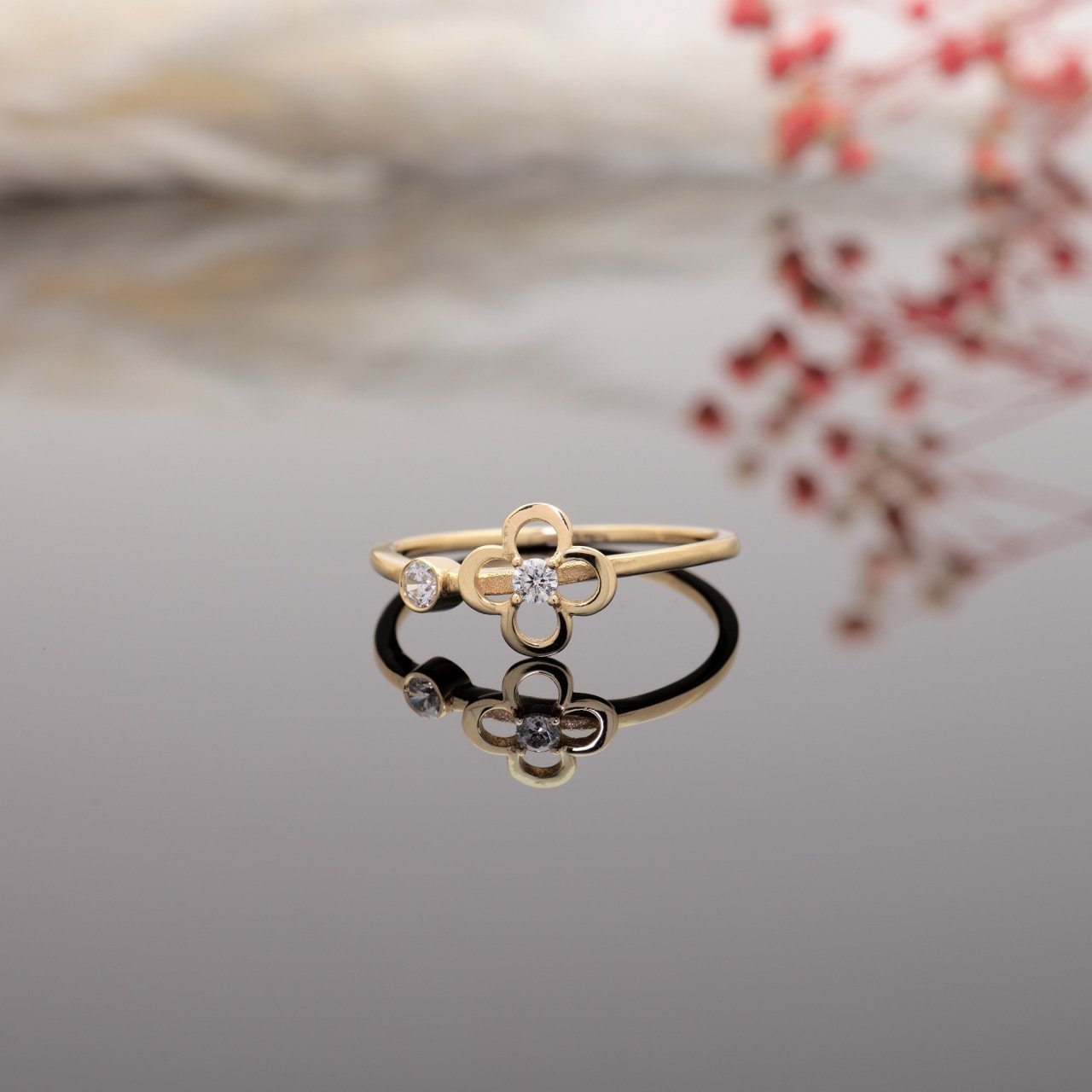 14 Ayar Altın Taşlı Yonca Yüzük