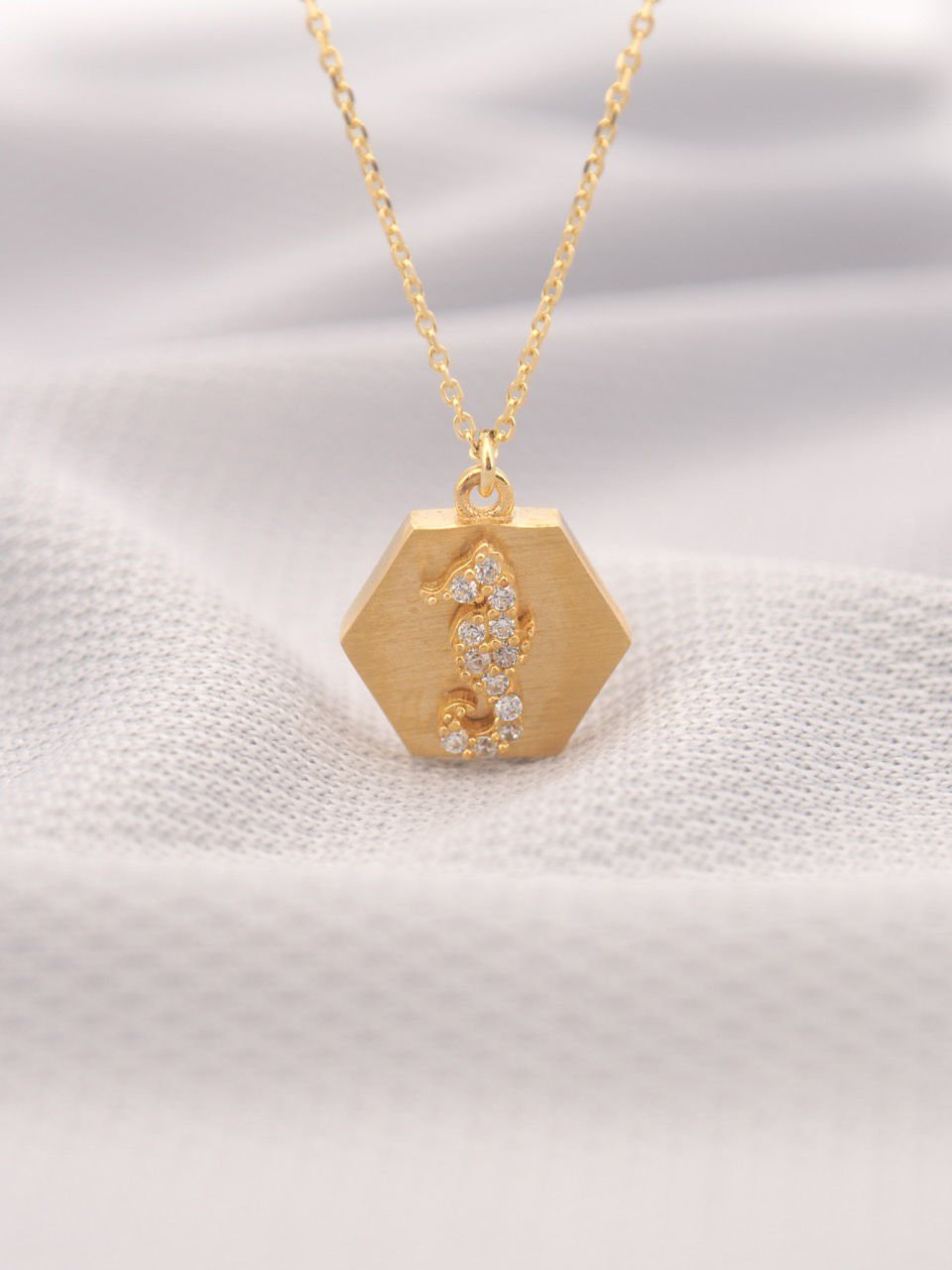 14 Ayar Altın Taşlı Denizatı Kolye