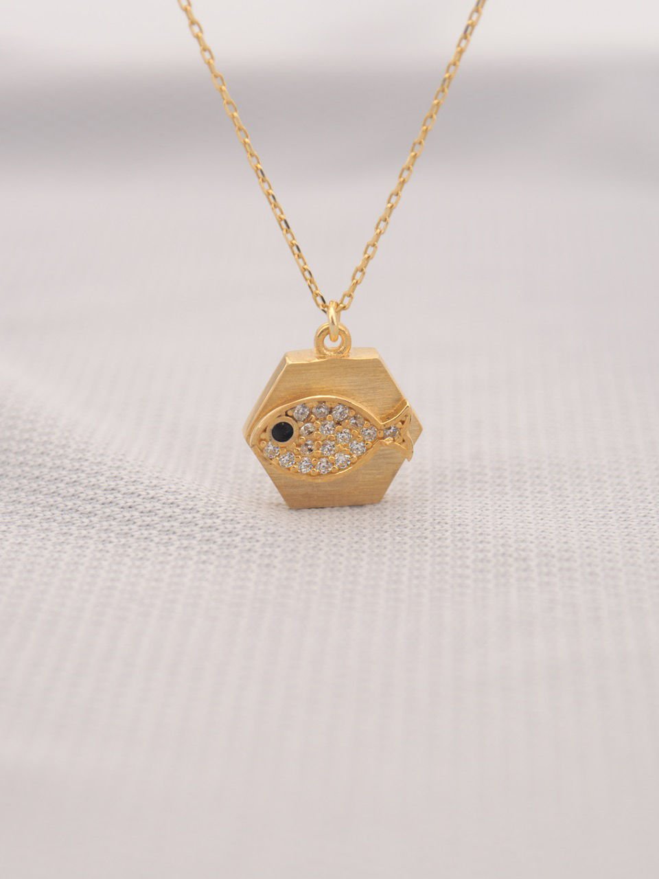 14 Ayar Altın Taşlı Balık Kolye