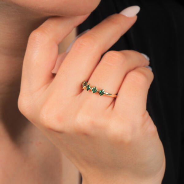 14 Ayar Altın Yeşil Taşlı Prenses Yüzük