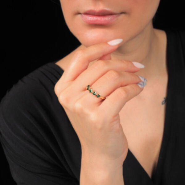 14 Ayar Altın Yeşil Taşlı Prenses Yüzük