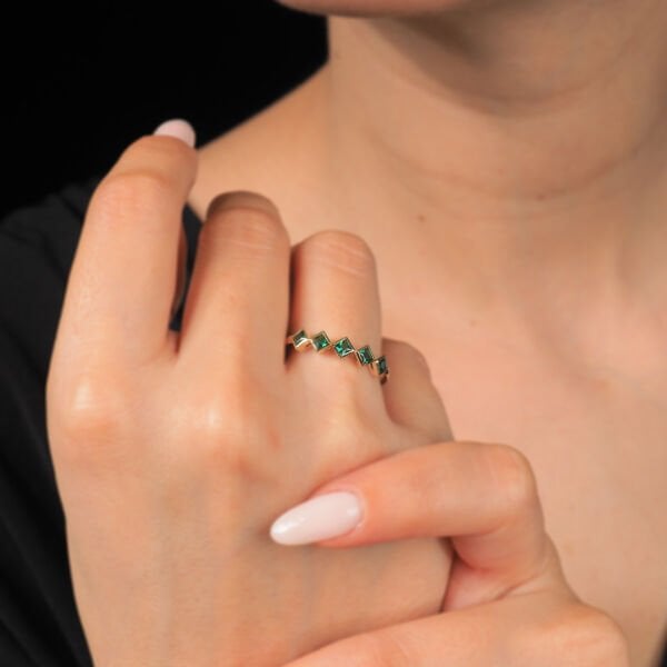 14 Ayar Altın Yeşil Taşlı Prenses Yüzük