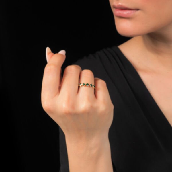 14 Ayar Altın Yeşil Taşlı Prenses Yüzük