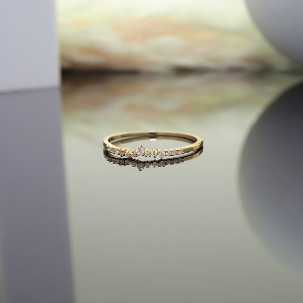 14 Ayar Altın Taşlı Zarif Yüzük