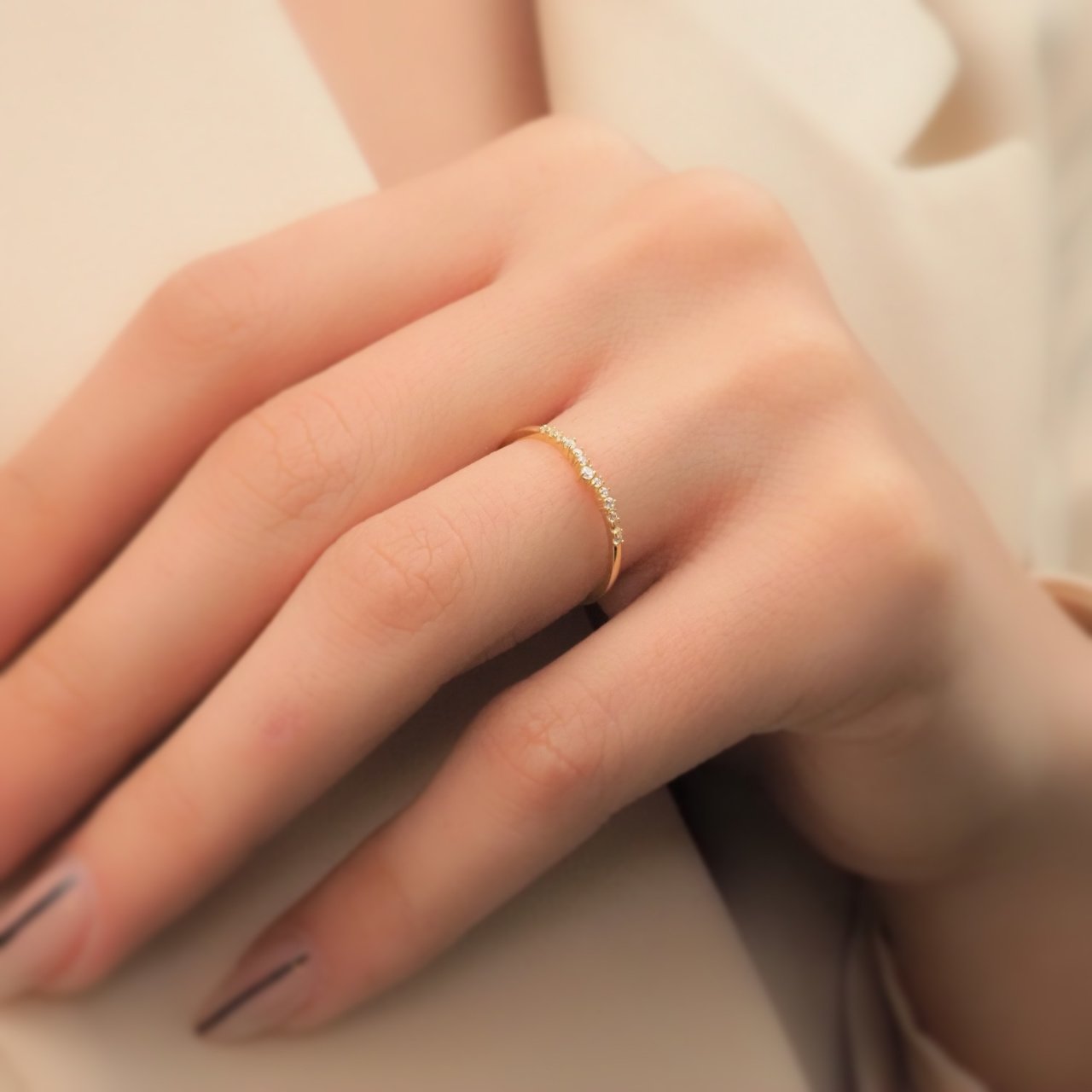 14 Ayar Altın Taşlı Zarif Yüzük