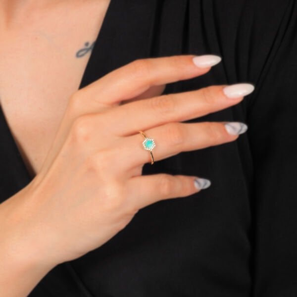 14 Ayar Altın Yeşil Altıgen Taşlı Yüzük