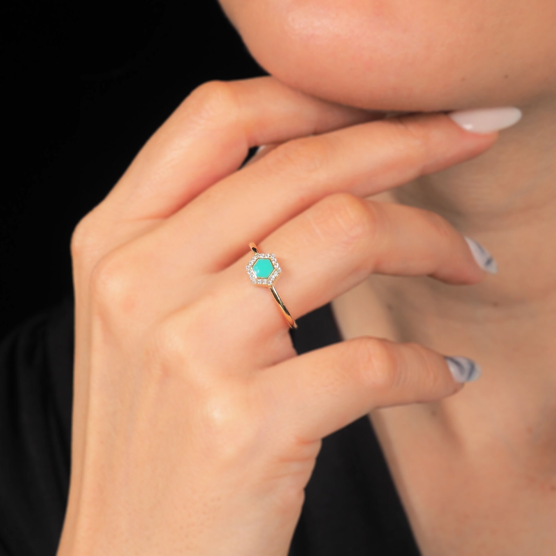 14 Ayar Altın Yeşil Altıgen Taşlı Yüzük