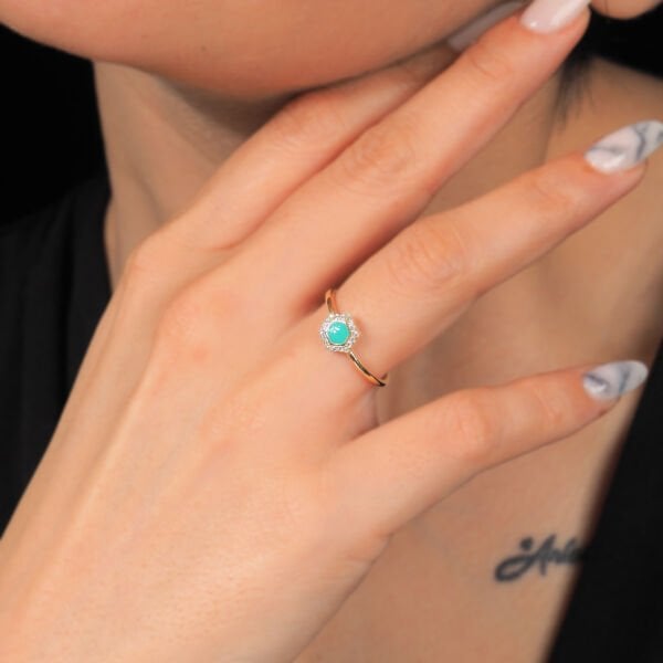 14 Ayar Altın Yeşil Altıgen Taşlı Yüzük