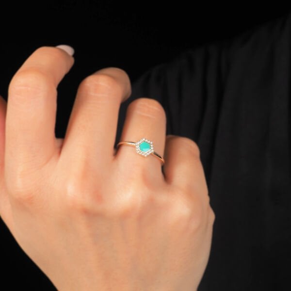 14 Ayar Altın Yeşil Altıgen Taşlı Yüzük