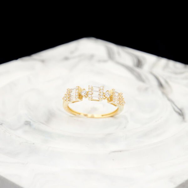 14 Ayar Altın Üçlü Baget Taşlı Yüzük