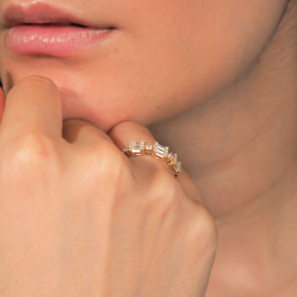 14 Ayar Altın Üçlü Baget Taşlı Yüzük