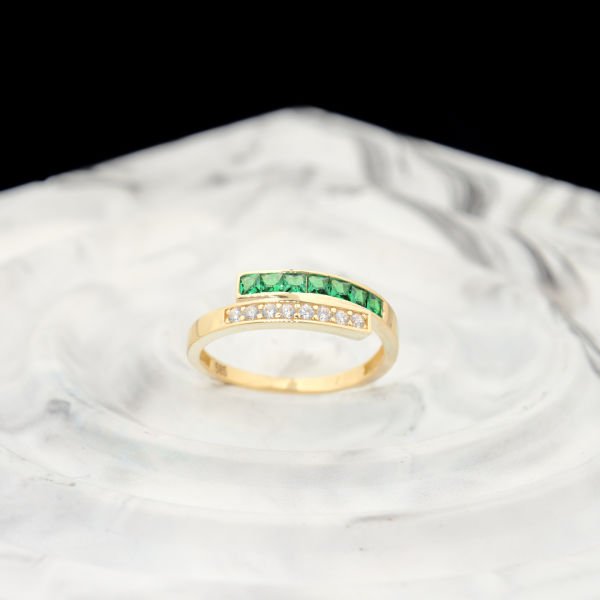 14 Ayar Altın Yeşil Taşlı Tasarım Yüzük