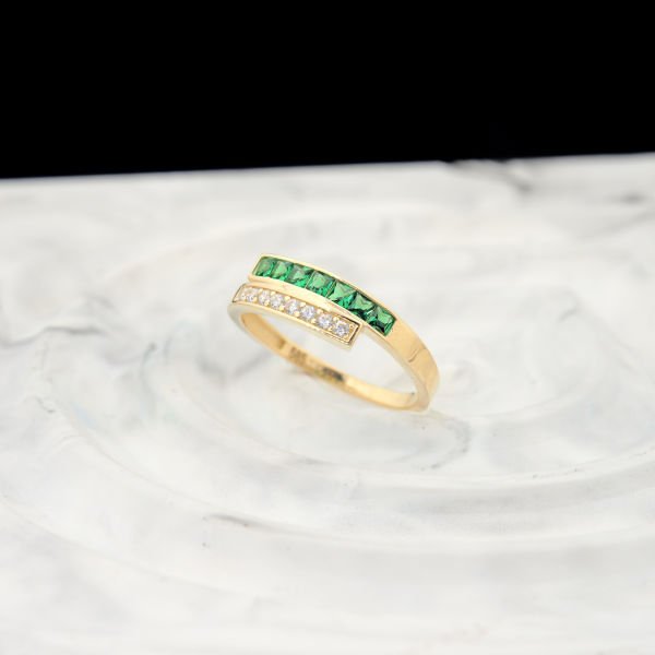 14 Ayar Altın Yeşil Taşlı Tasarım Yüzük