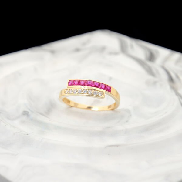 14 Ayar Altın Pembe Taşlı Yüzük