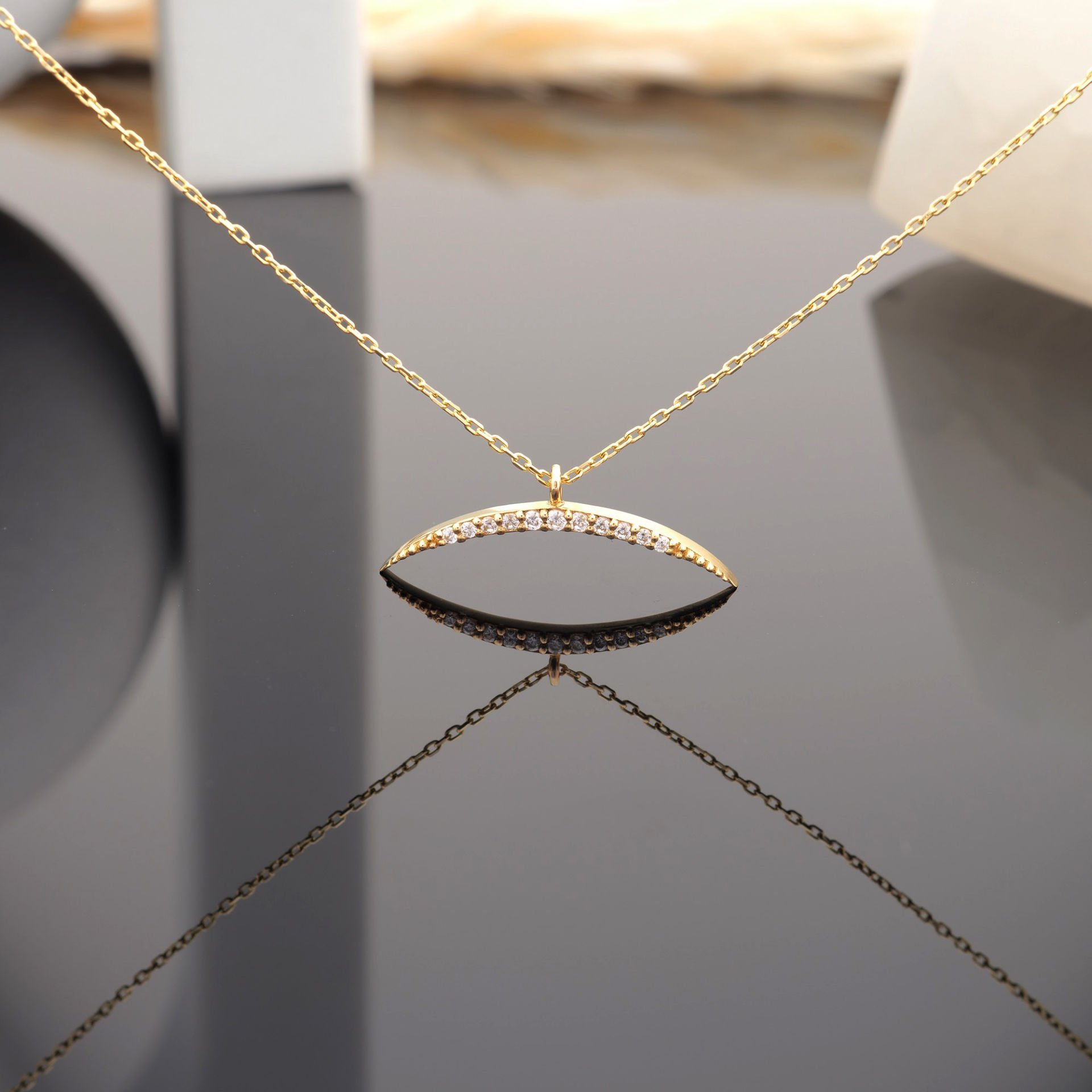 14 Ayar Altın Minimal Yıldız Kolye