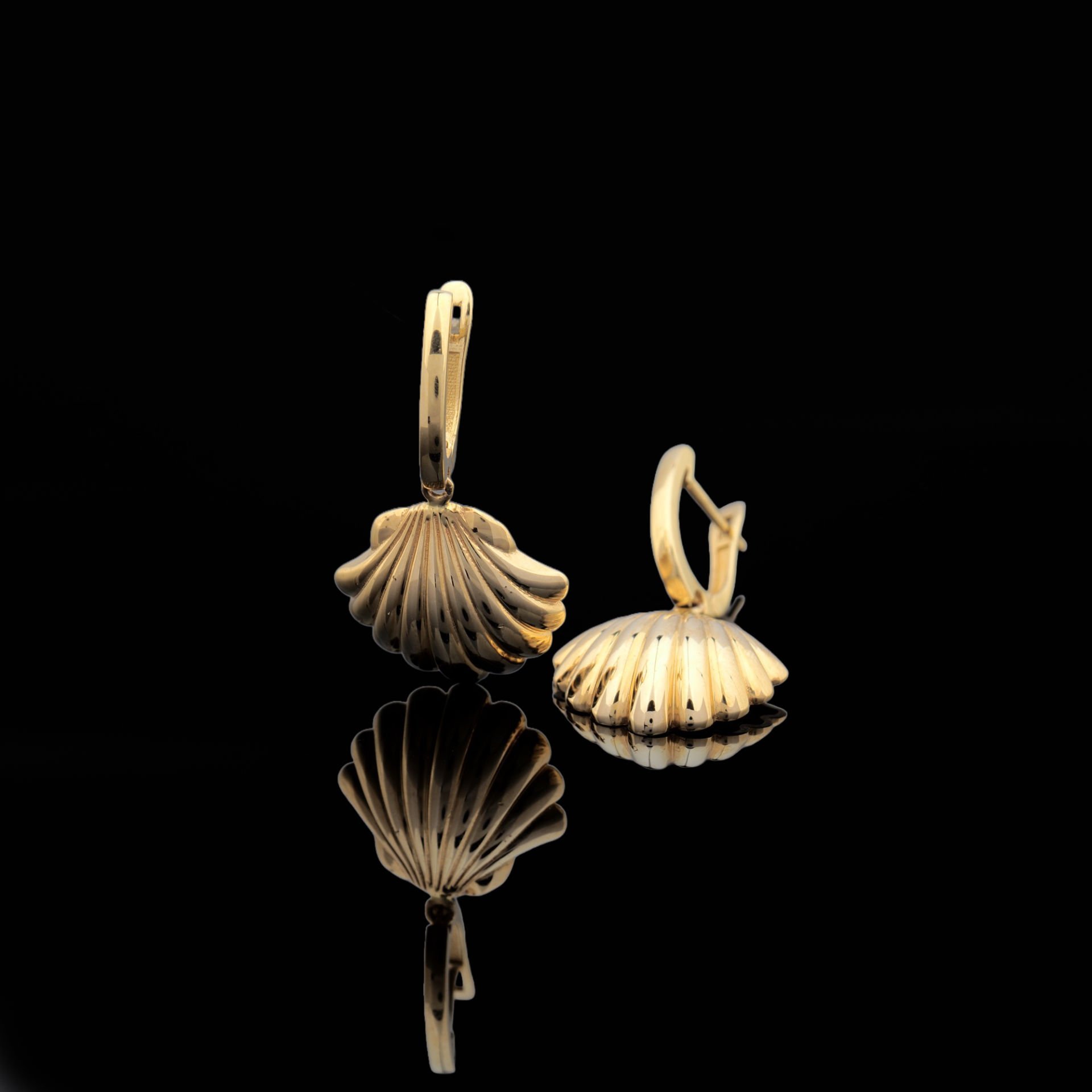 14 Ayar Altın Midye Sallantılı Küpe