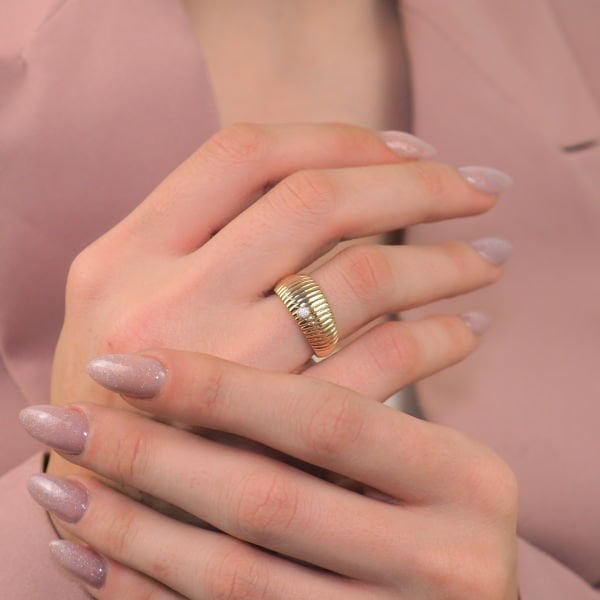 14 Ayar Altın Taş Detaylı Yüzük