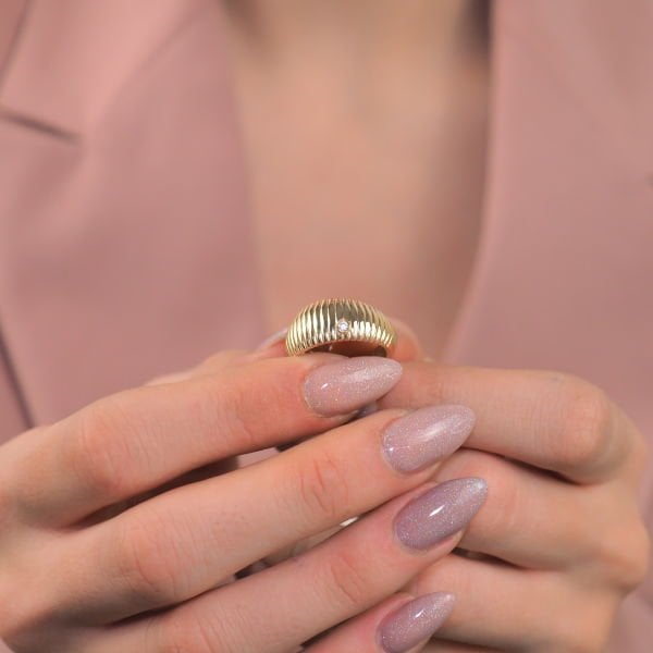 14 Ayar Altın Taş Detaylı Yüzük