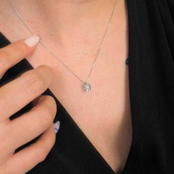 0,15 Karat Pırlanta Tektaş Yuvarlak Kolye