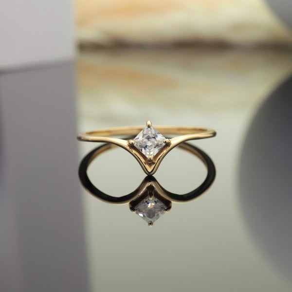 14 Ayar Altın Taşlı Zarif Yüzük