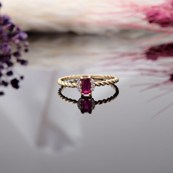 14 Ayar Altın Renkli Taşlı Zarif Yüzük