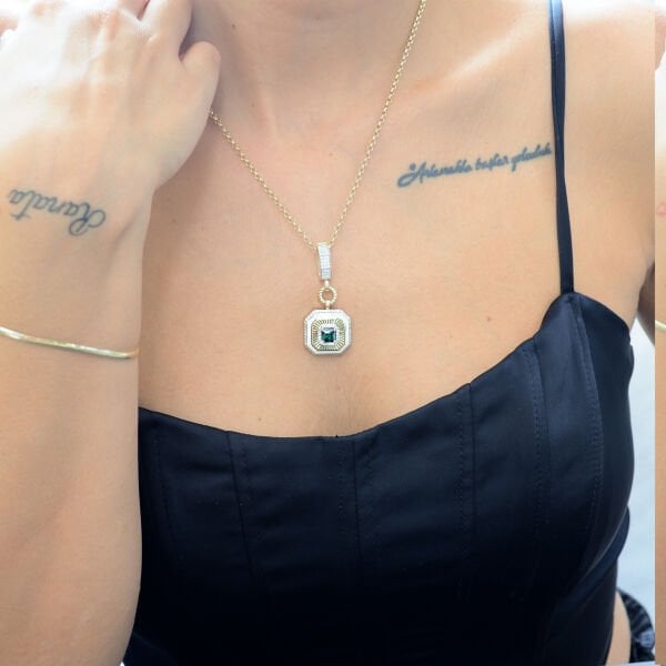 Beyaz Kalemli Charm Zincirsiz