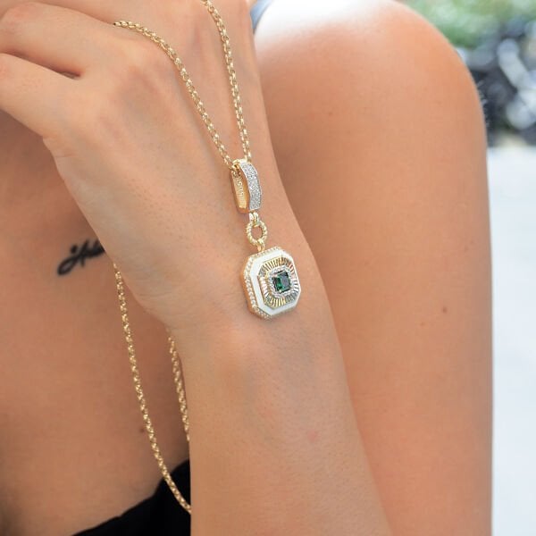 Beyaz Kalemli Charm Zincirsiz